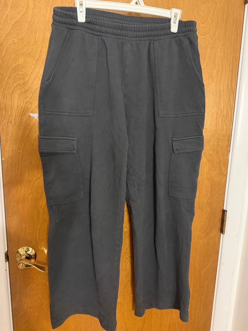 Women’s Old Navy Wide Leg Cargo Sweatpants